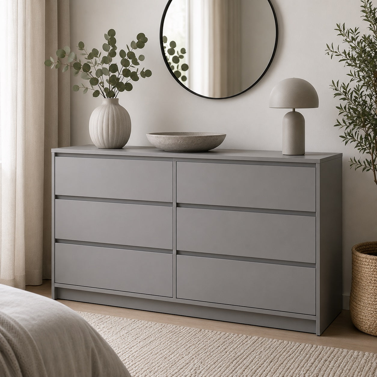 Commode grise 6 tiroirs au design contemporain, offrant un grand espace de rangement pour la chambre.