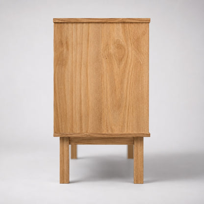 Vue latérale de la commode en bois 6 tiroirs avec structure robuste et pieds en bois.