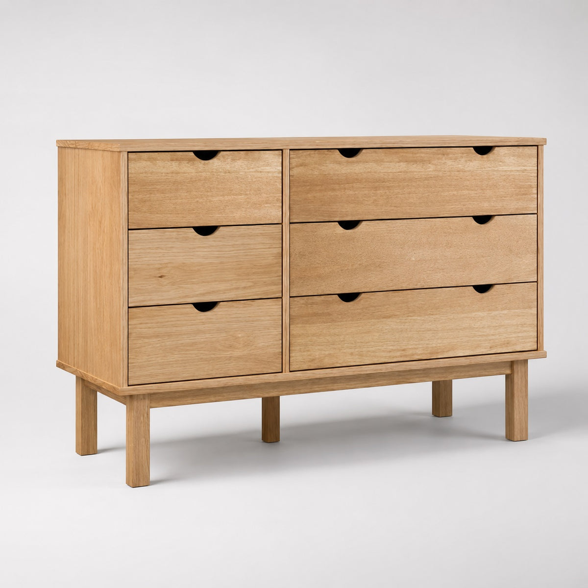 Commode en bois 6 tiroirs style scandinave, design épuré avec grands espaces de rangement.