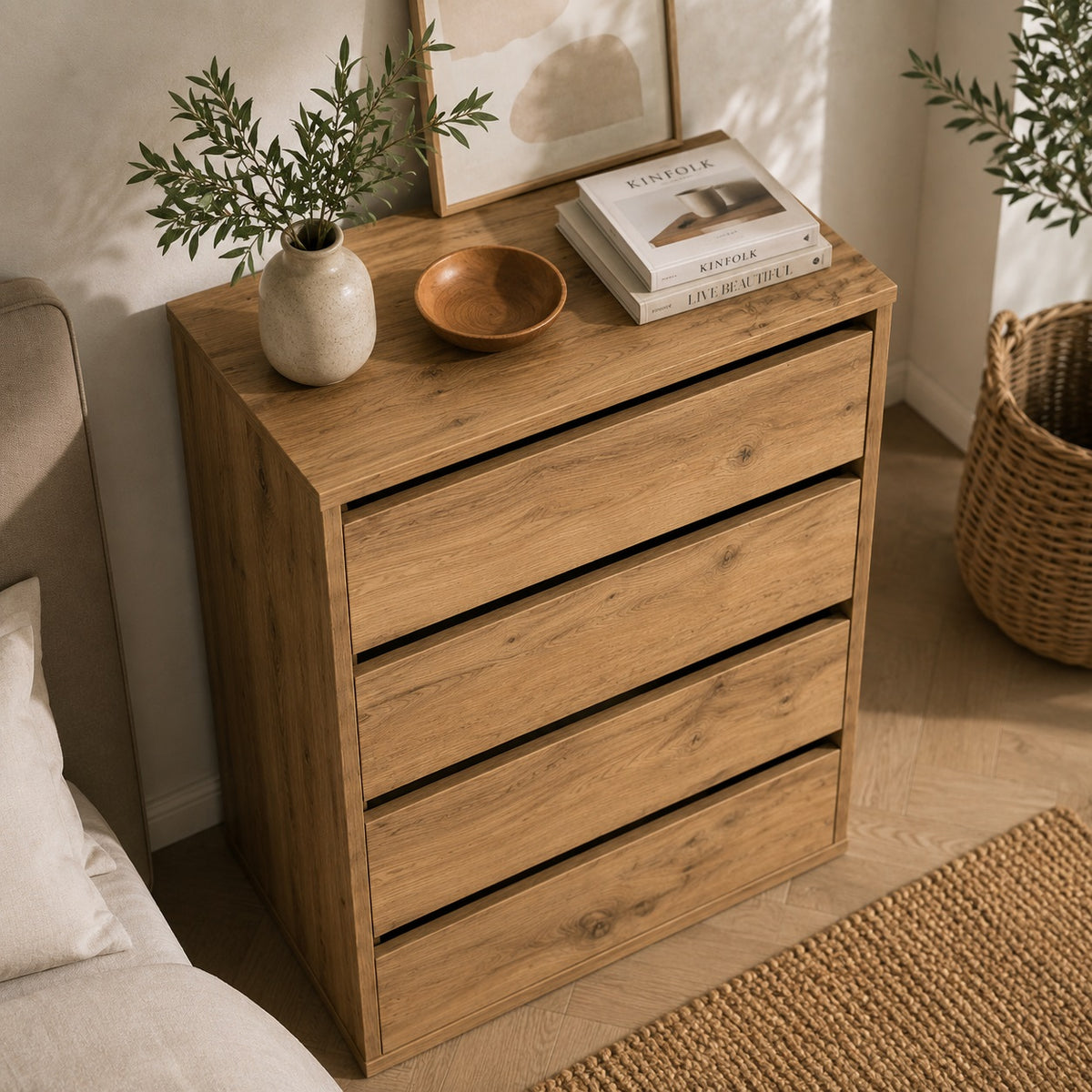 Commode en bois 4 tiroirs vue de dessus, finition chêne artisanal et design contemporain.