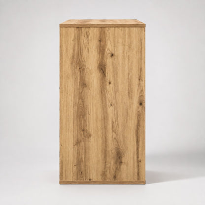 Vue latérale d'une commode en bois 4 tiroirs finition chêne artisanal au style épuré.