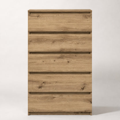Commode en bois 5 tiroirs finition chêne artisanal avec façade moderne et design épuré.