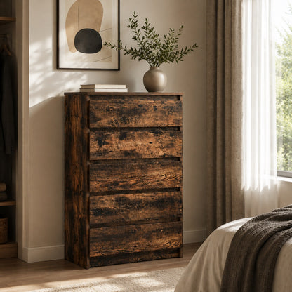 Commode en bois 5 tiroirs finition chêne fumé dans une chambre élégante et lumineuse.