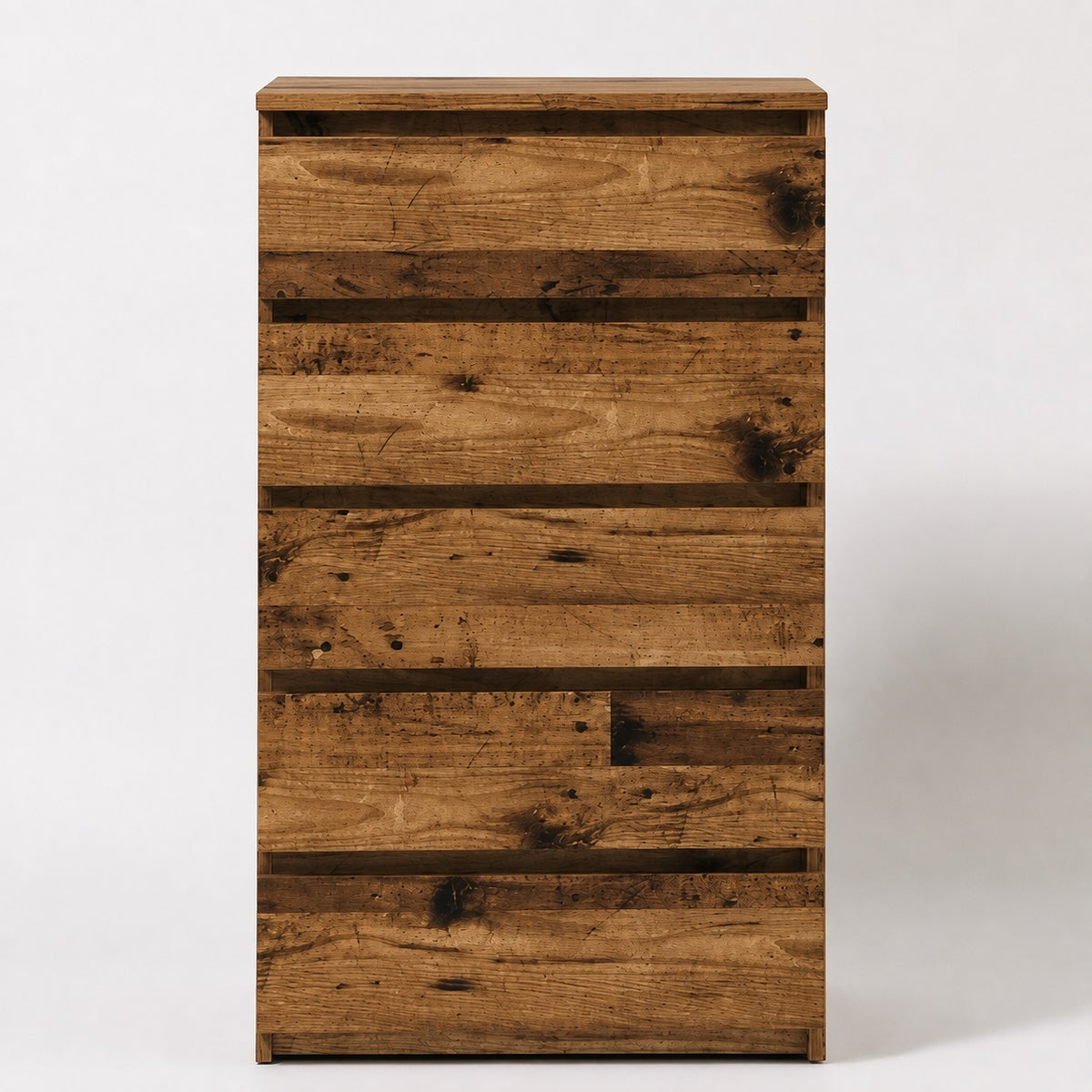 Commode en bois 5 tiroirs finition vieux bois avec façade contemporaine et grand volume de rangement.