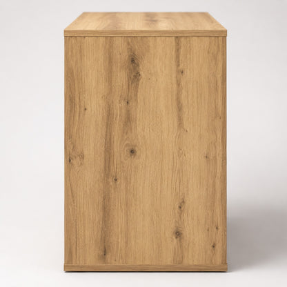 Vue latérale de la commode en bois Briska, commode 3 tiroirs au style contemporain et naturel.