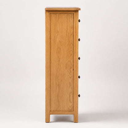 Vue latérale de la commode 5 tiroirs en bois, meuble haut et compact idéal pour les petits espaces.