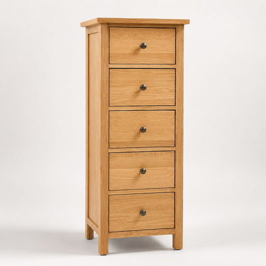 Commode 5 tiroirs en bois au design naturel, avec poignées rondes et format haut idéal pour optimiser l’espace.