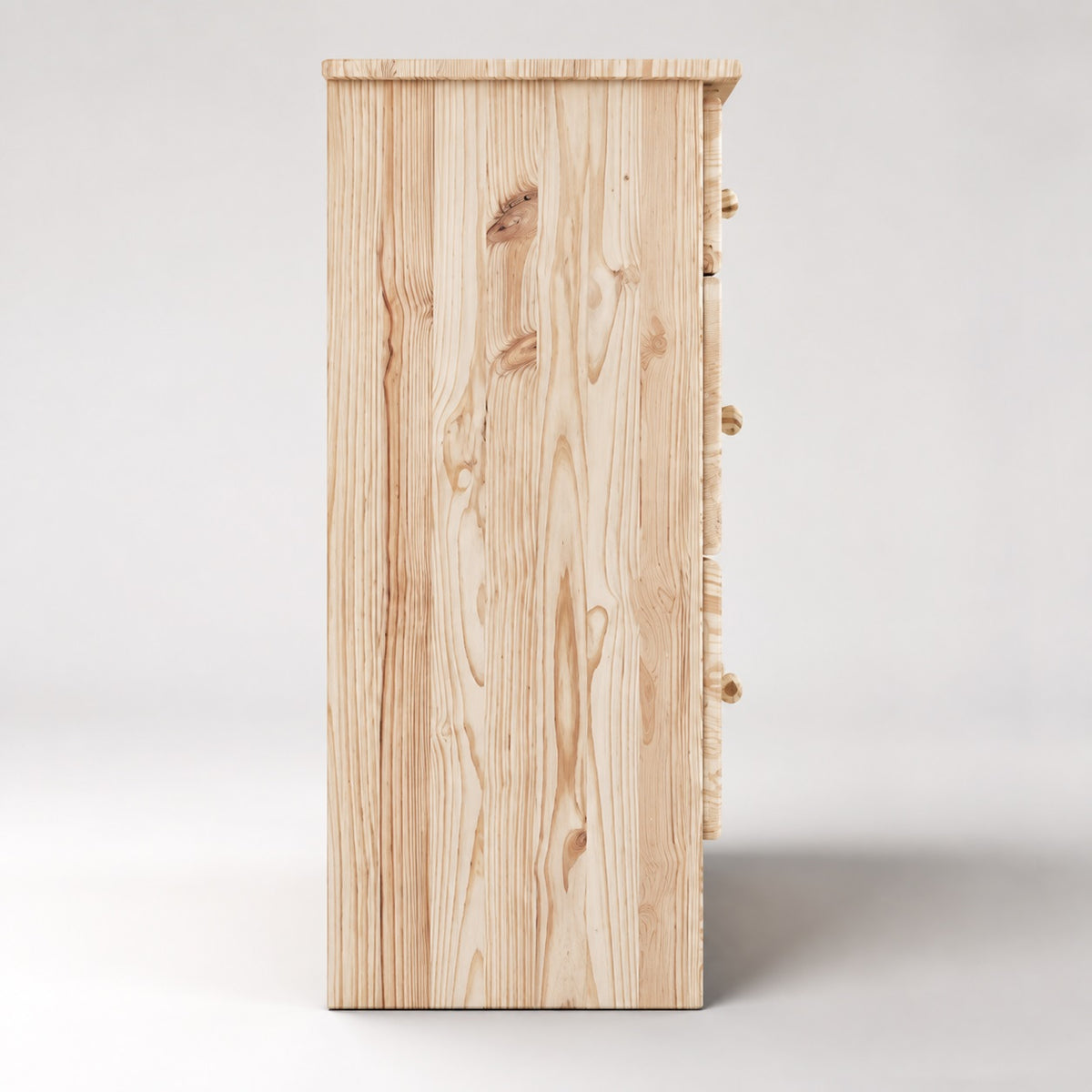 Profil de la commode en bois 7 tiroirs révélant son design épuré et sa finition naturelle.