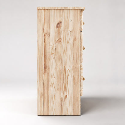 Profil de la commode en bois 7 tiroirs révélant son design épuré et sa finition naturelle.