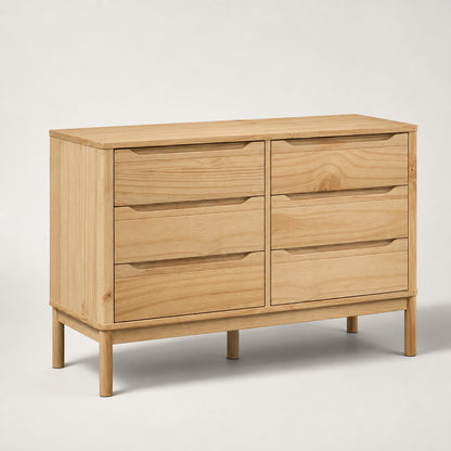Commode 6 tiroirs Zelio en bois clair, design naturel avec poignées intégrées et pieds surélevés