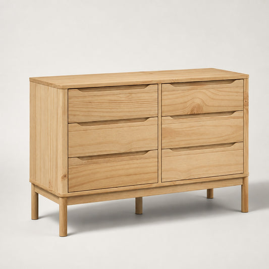 Commode 6 tiroirs Zelio en bois clair, design naturel avec poignées intégrées et pieds surélevés