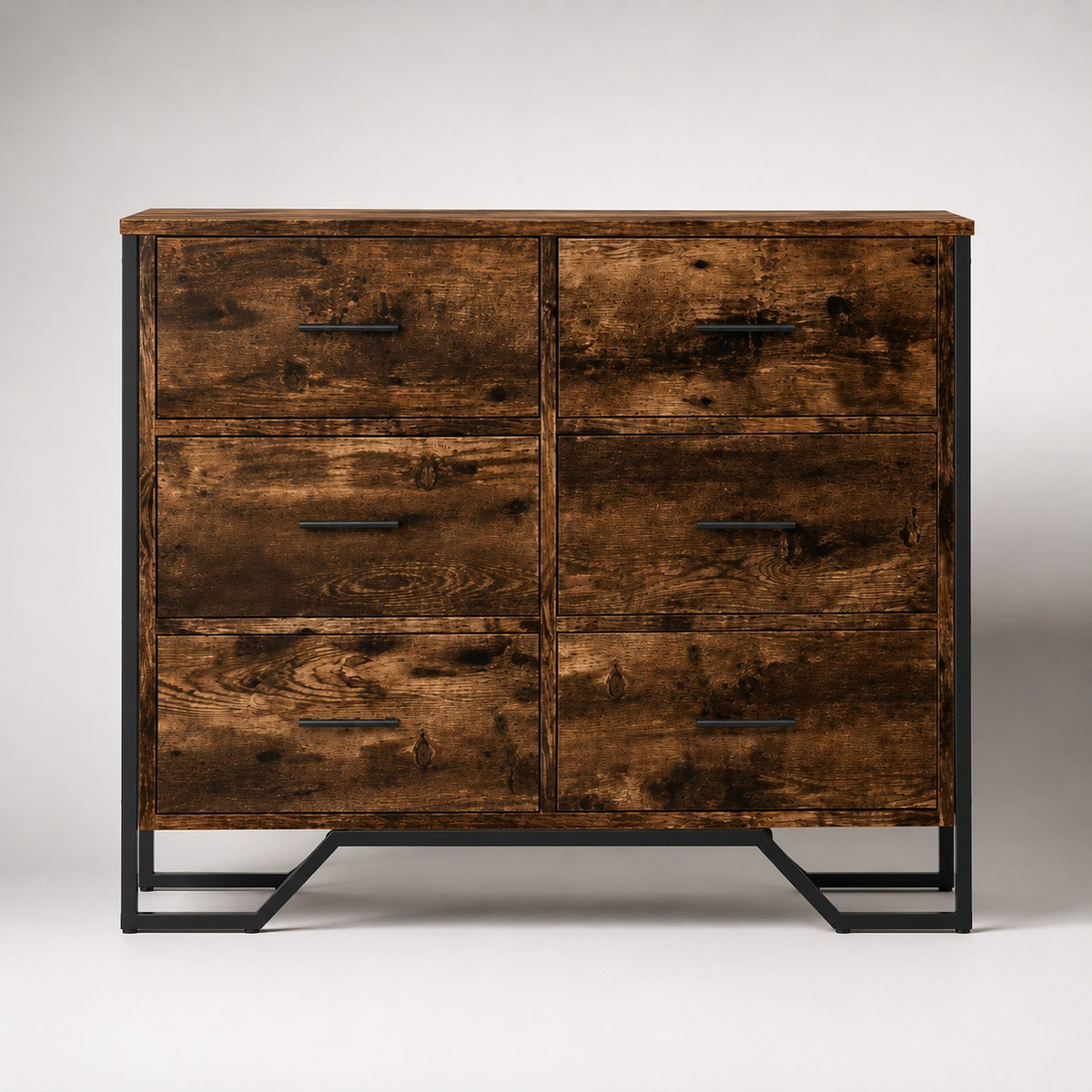 Commode en bois 6 tiroirs style industriel vue de face finition chêne fumé et métal noir.