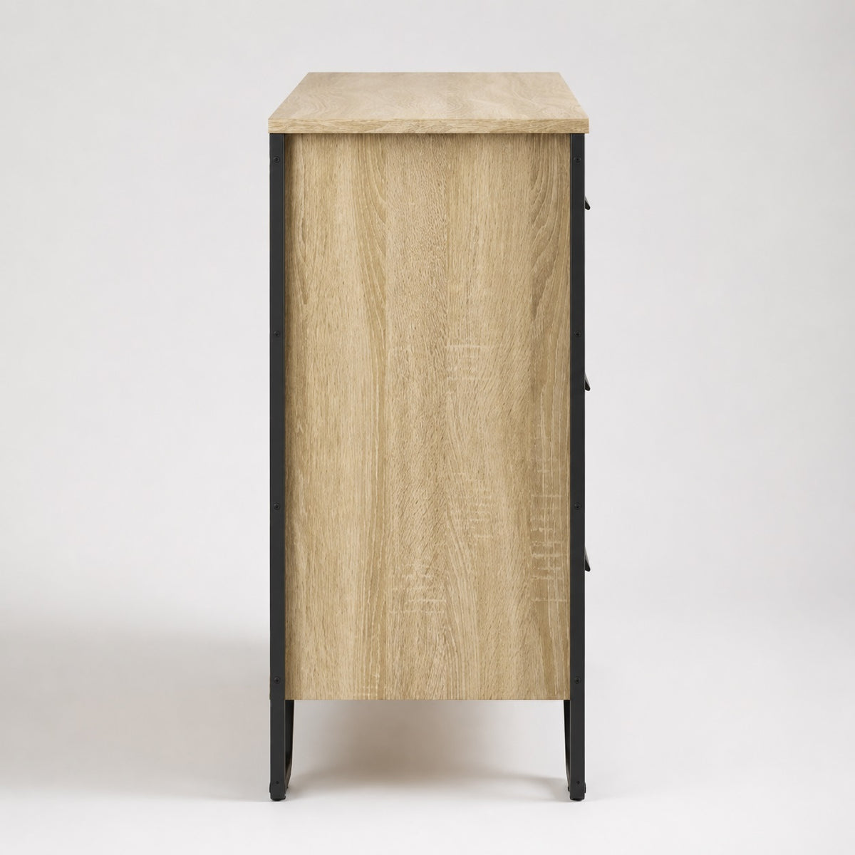 Vue latérale d'une commode en bois 6 tiroirs style industriel finition chêne sonoma et métal noir.
