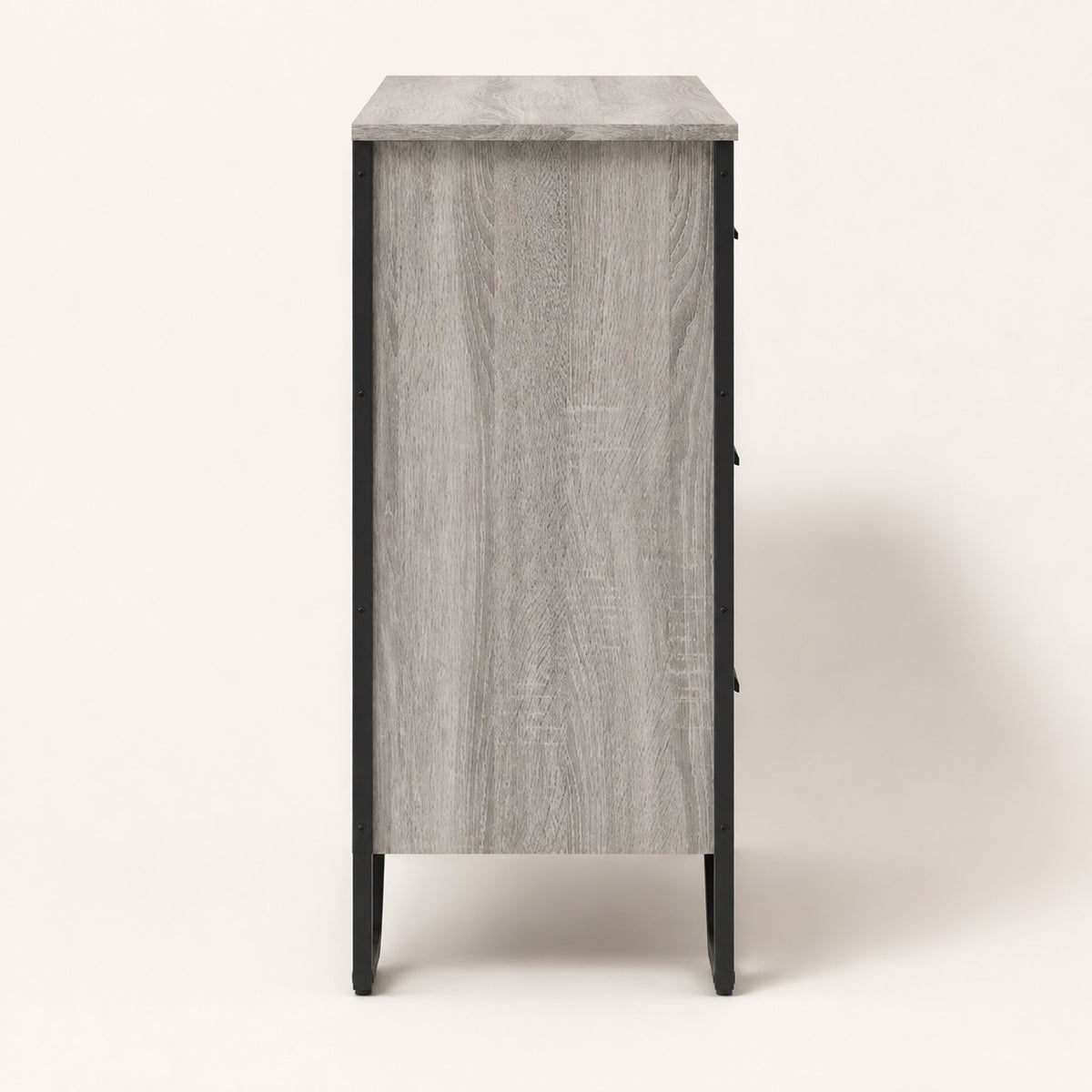 Vue de côté de la commode industriel Oslo grise avec panneaux effet bois et piètement en métal noir