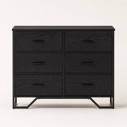Vue de face de la commode noire Oslo à 6 tiroirs avec effet bois texturé et piètement industriel en métal noir