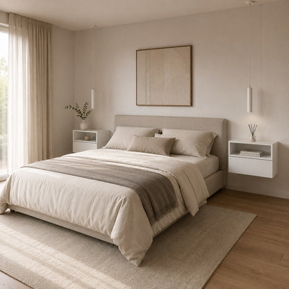 Table de chevet suspendue blanche dans une chambre moderne et lumineuse au style minimaliste.