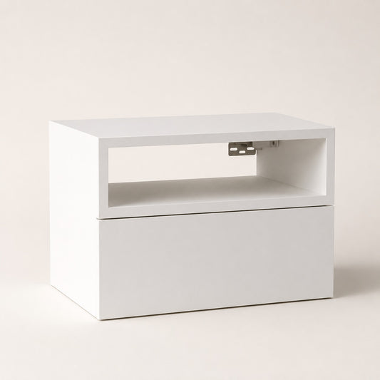 Table de chevet suspendue blanche avec niche ouverte et grand tiroir au design moderne et épuré.