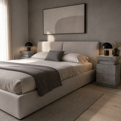Table de chevet avec led finition béton gris dans une chambre moderne au style contemporain.