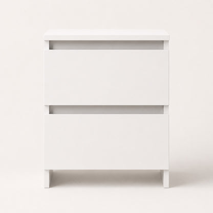 Vue de face d'une table de nuit moderne, table de chevet blanche avec deux grands tiroirs.
