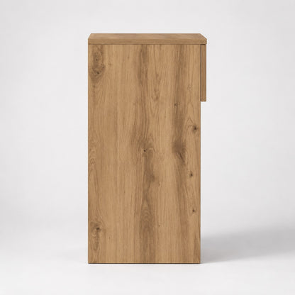 Vue latérale d'une table de chevet en bois haute finition chêne artisanal au style épuré et moderne.