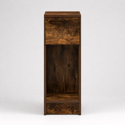 Vue de face d'une table de chevet en bois haute finition chêne fumé avec niche ouverte et tiroir intégré.
