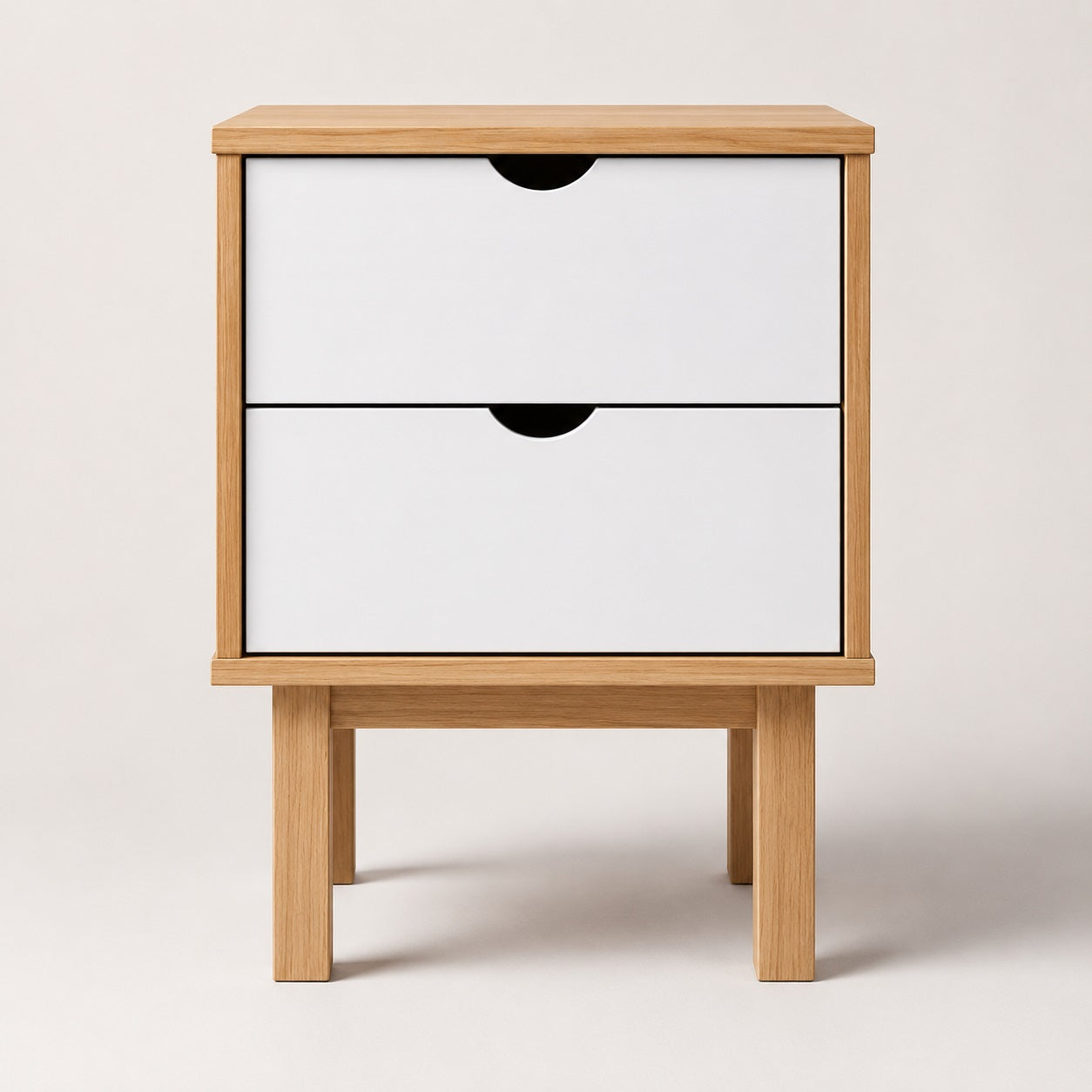 Table de chevet en bois avec tiroir blanc, meuble compact au design épuré.