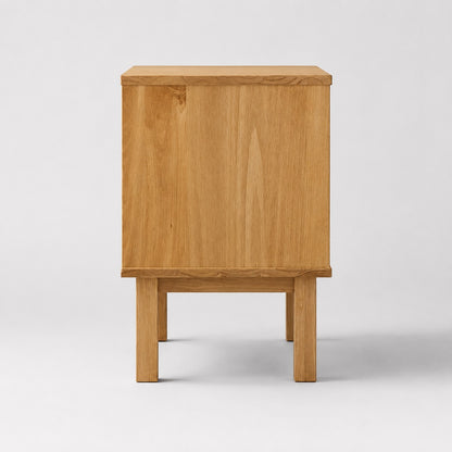 Vue arrière de la table de chevet en bois avec tiroir, finition bois naturel de qualité.
