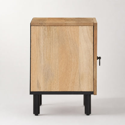 Vue latérale de la table de chevet en bois design avec structure épurée et pieds métalliques noirs.