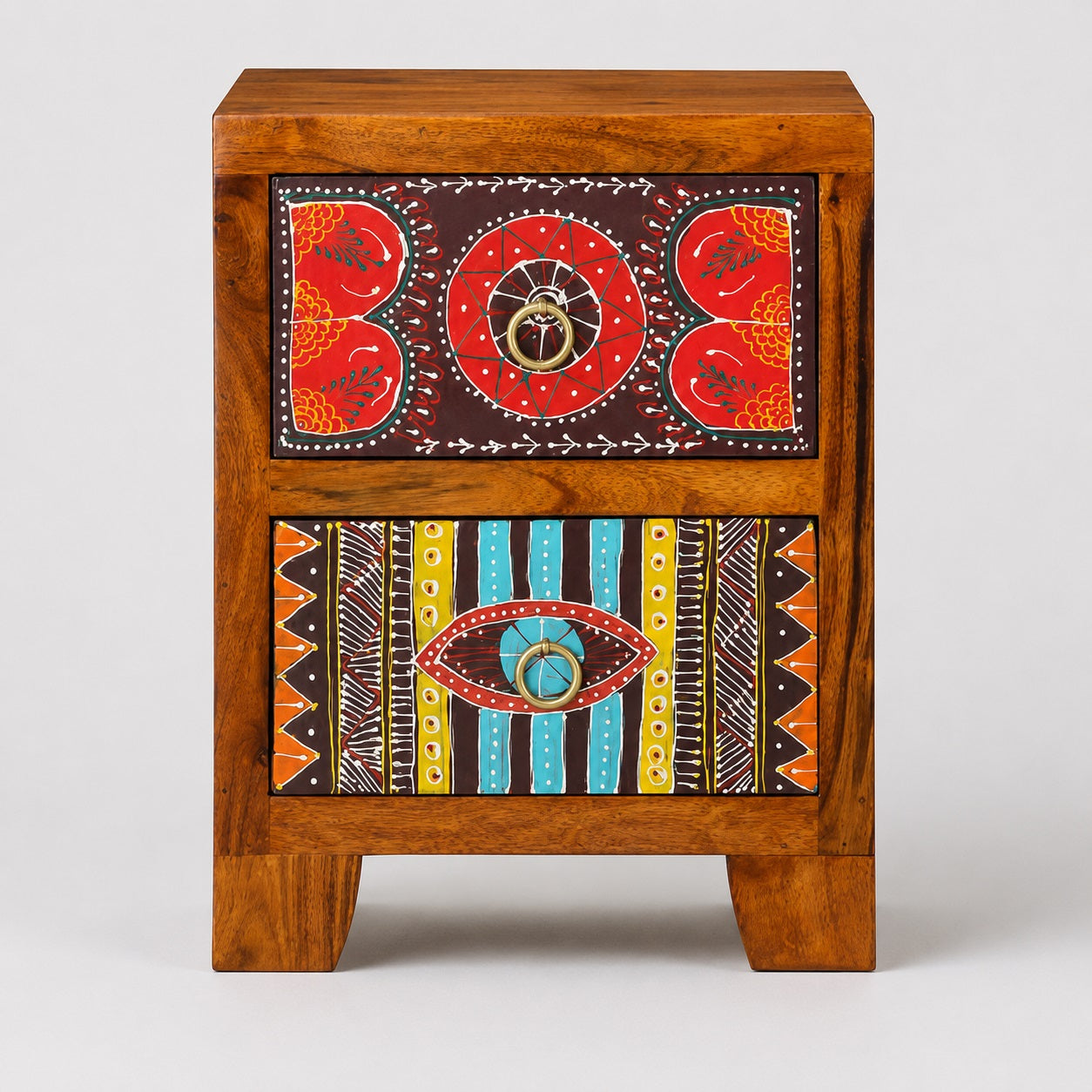 Table de chevet design en bois avec deux tiroirs décorés de motifs artisanaux colorés.