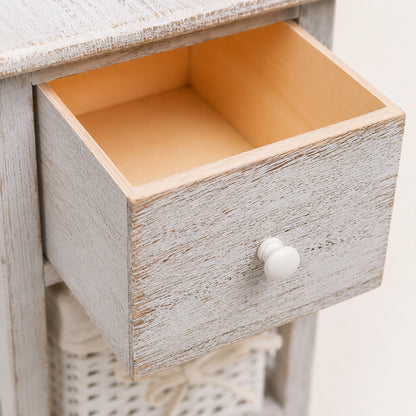 Zoom sur le tiroir d'une table de chevet en bois design avec finition bois blanchi et bouton rond.
