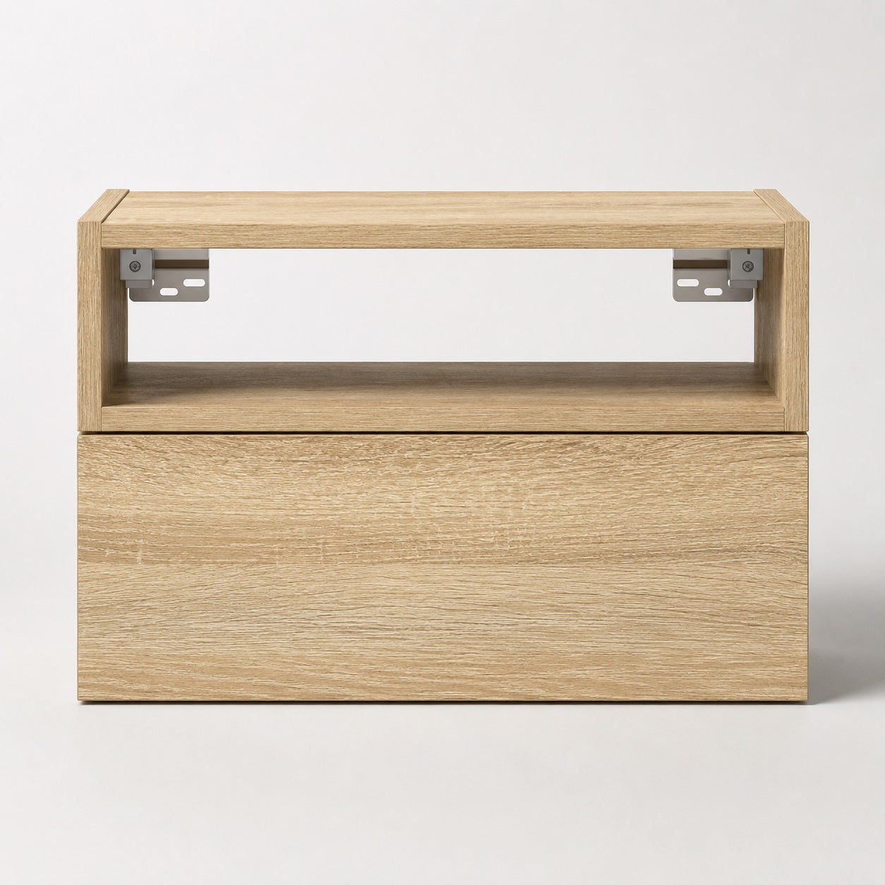 Vue de face d'une table de chevet suspendue en bois finition chêne Sonoma au design épuré.