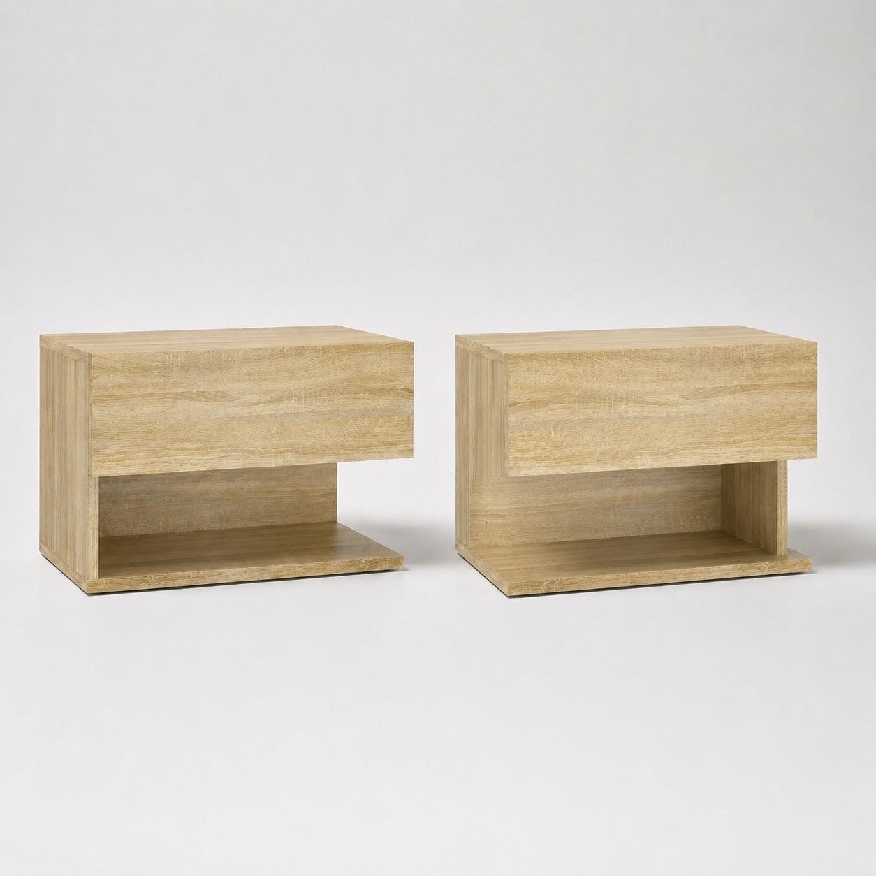Lot de 2 tables de chevet suspendues en bois finition chêne Sonoma, design moderne avec niche ouverte.