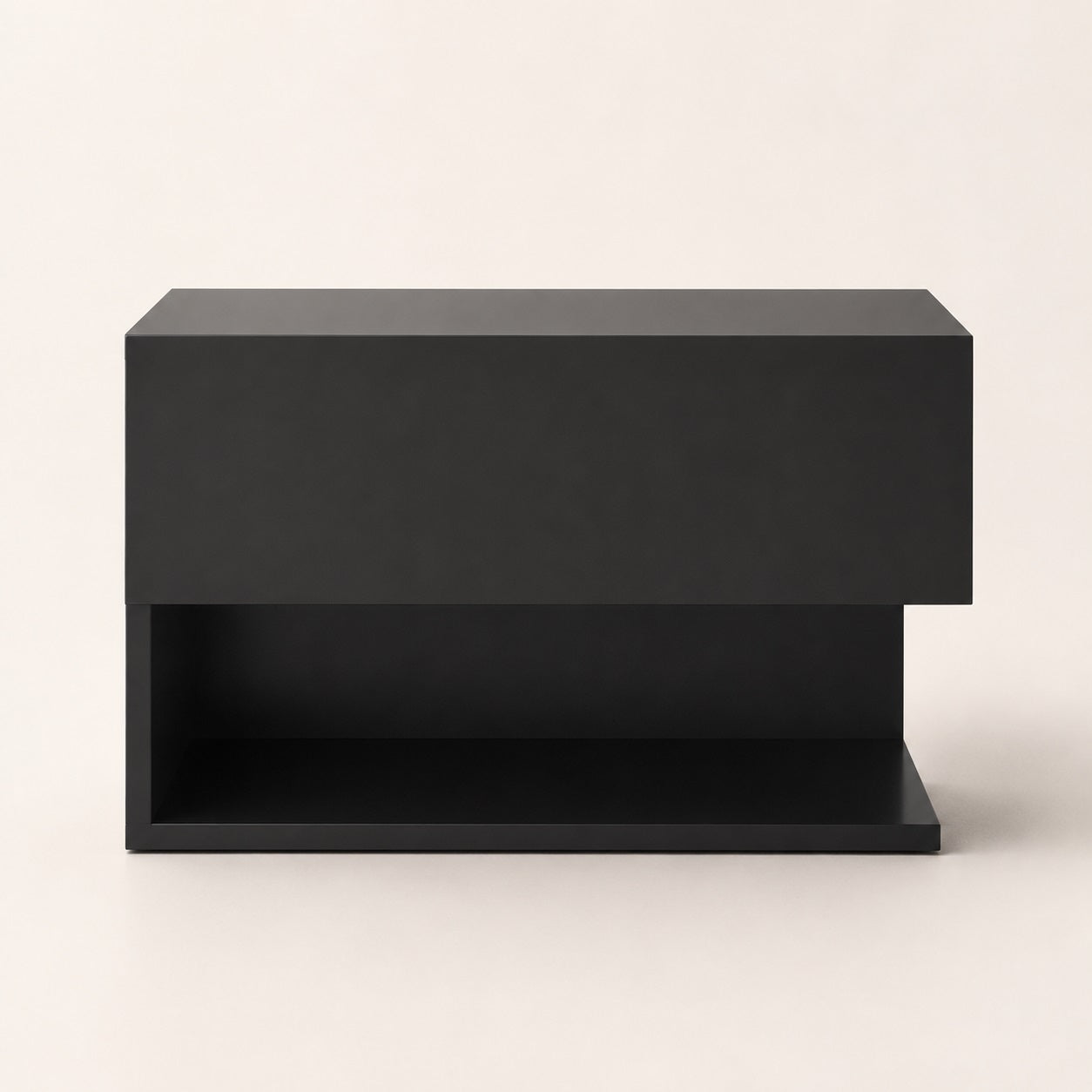 Vue de face d'une table de chevet suspendues moderne noire avec tiroir et niche ouverte.