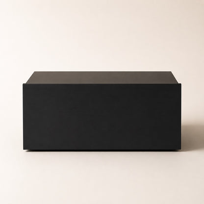 Vue de face d'une table de chevet suspendue noire au design épuré avec façade sans poignée apparente.