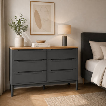 Commode 6 tiroirs gris anthracite avec plateau bois dans une chambre moderne et élégante