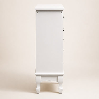 Vue de côté d’une commode blanche vintage haute, avec pieds galbés et silhouette élégante.