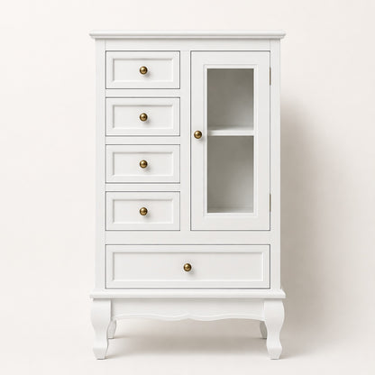 Commode vintage blanche vue de face, avec 5 tiroirs, porte vitrée, poignées dorées et pieds galbés.