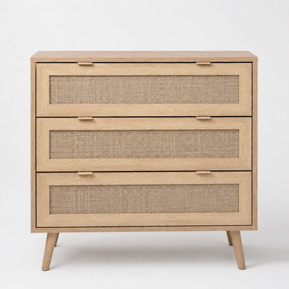 Commode 3 tiroirs vue de face, commode design en bois clair avec façades en cannage