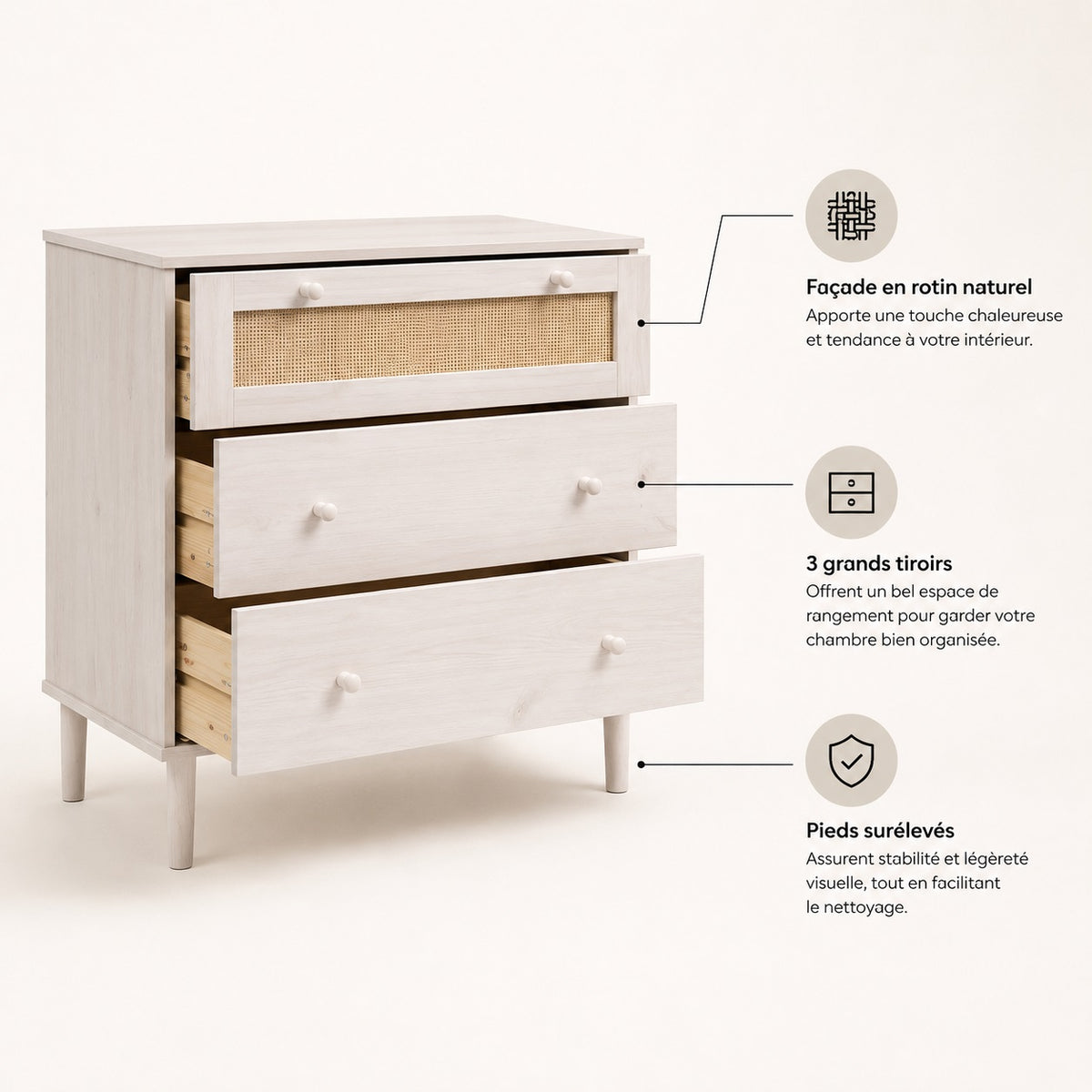 Commode 3 tiroirs en rotin avec grands rangements, façade cannée naturelle et pieds surélevés.