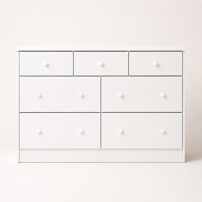 Commode blanche 7 tiroirs au design contemporain, idéale pour optimiser le rangement de la chambre.