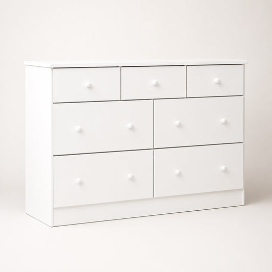 Commode blanche 7 tiroirs au design moderne, idéale pour une chambre élégante avec grand espace de rangement.