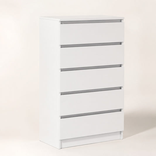 Commode blanche 5 tiroirs au design moderne et épuré, idéale pour une chambre élégante et un rangement optimisé.