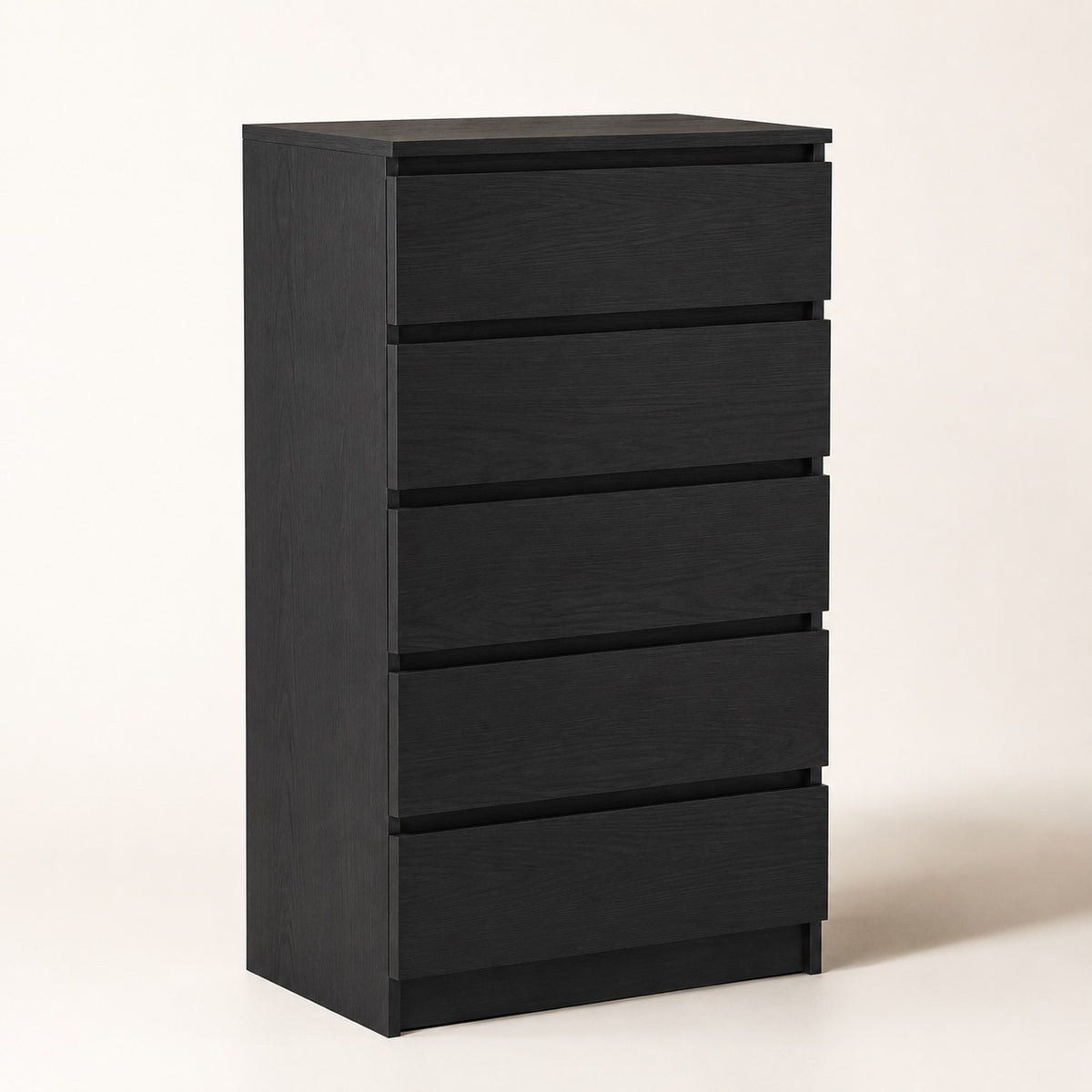 Commode 5 tiroirs noire au design minimaliste, alternative moderne à la commode blanche pour la chambre.