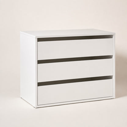 Commode blanche 3 tiroirs au design moderne avec finition mate, idéale pour une chambre élégante.